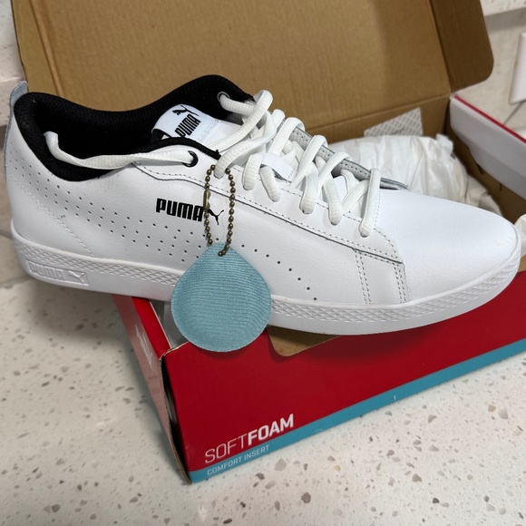 Puma Shoes - NWT Puma Smash V2 Sneakers